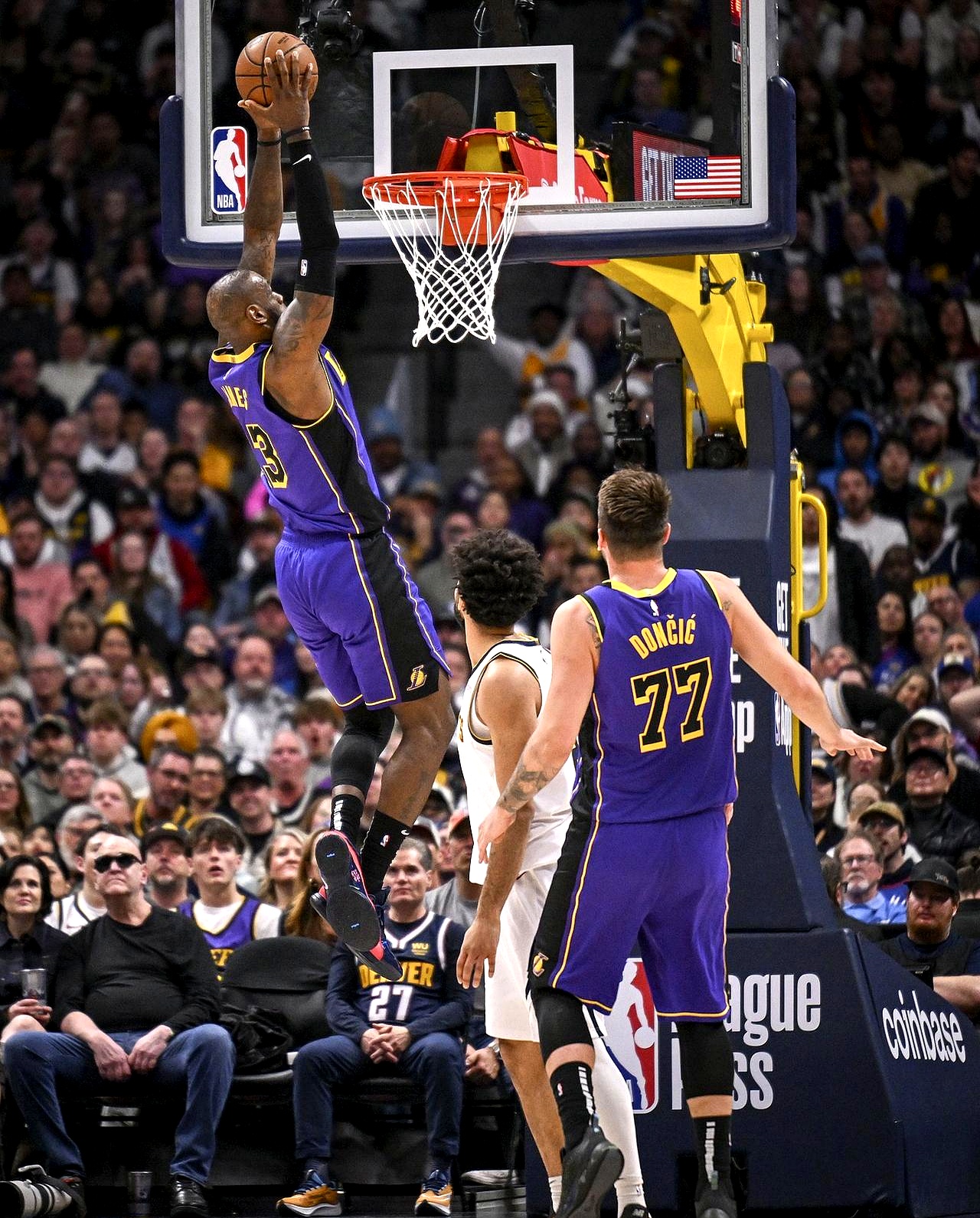 主核心关键词湖人不断突破！，浓眉哥连续十场比赛得分超过反败为胜再创辉煌时刻的简单介绍